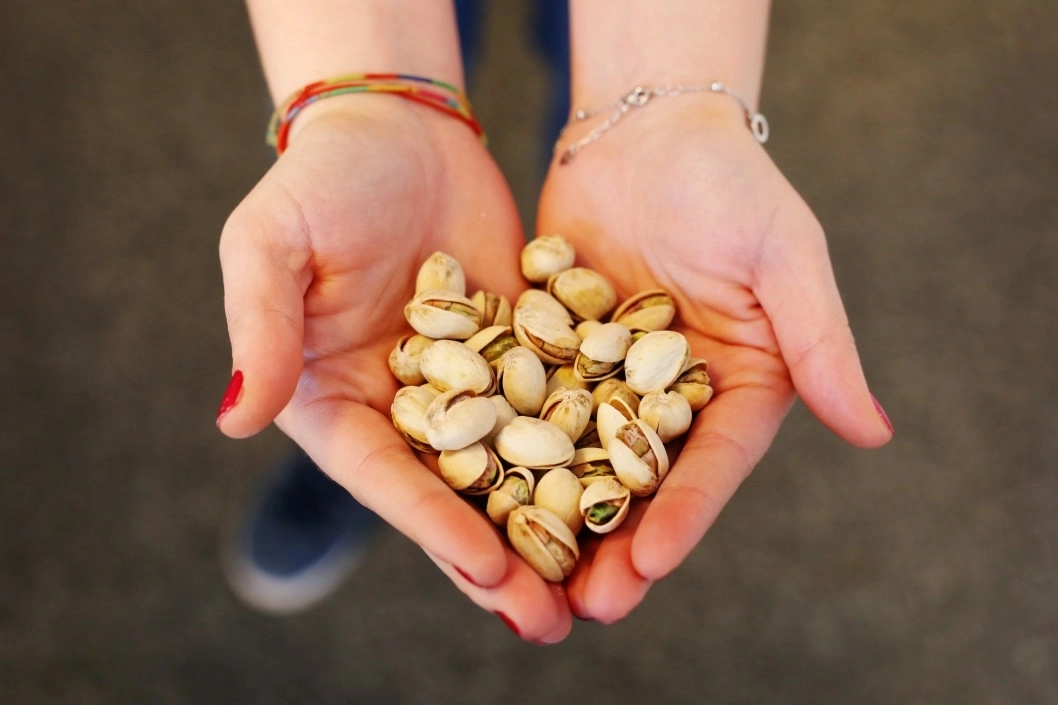 handful of pistachios